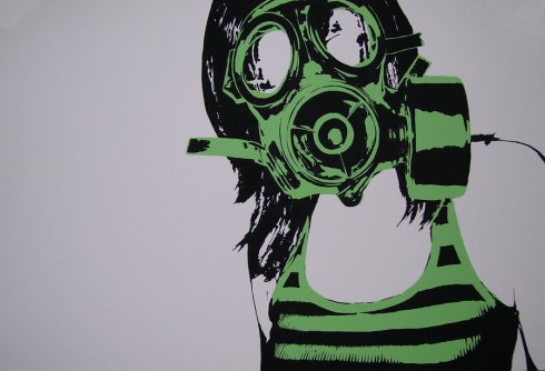 girl_in_the_gas_mask_by_zachcherry
